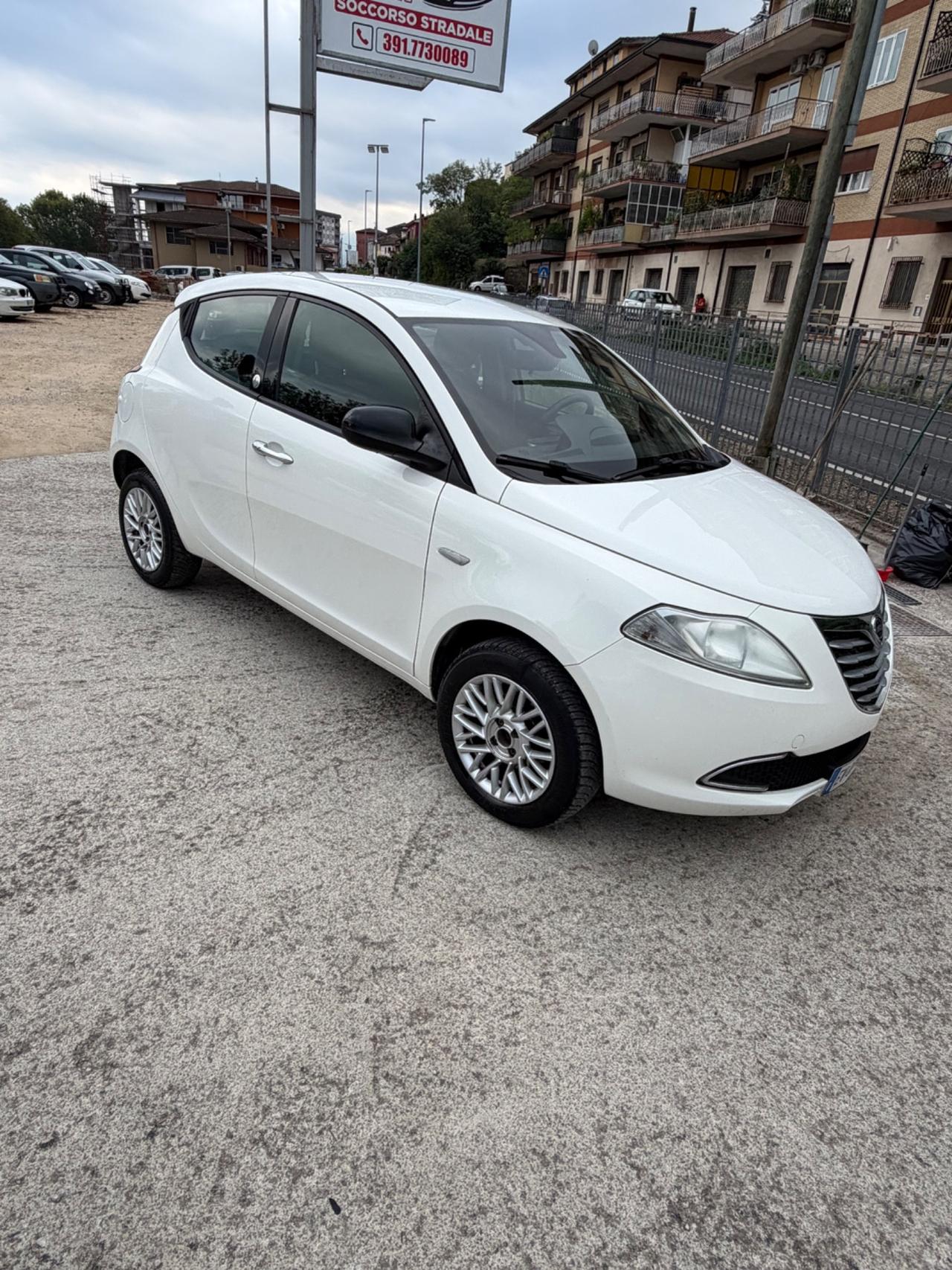 Lancia Ypsilon 0.9 TwinAir 85 CV 5 porte Metano Ecochic Platinum