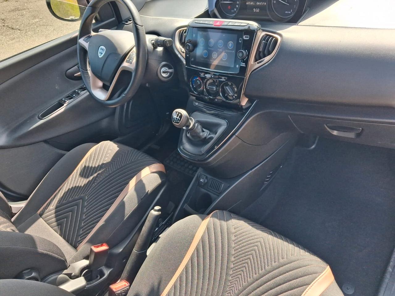 Lancia Ypsilon 1.0 5 P S&S Hybrid A. Ferretti