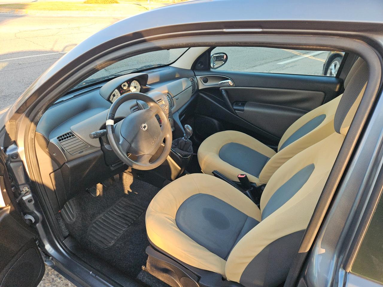 Lancia Ypsilon 1.2 16V Platino