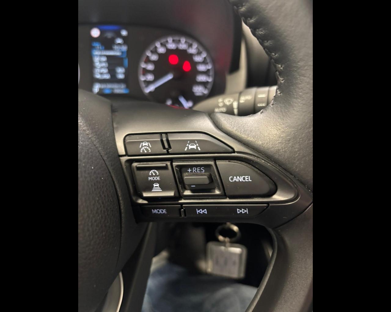 TOYOTA Yaris IV 2020 - Yaris 1.5h Active