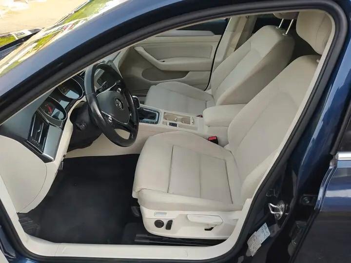 Volkswagen Passat Variant 1.6 TDI SCR DSG Business BMT