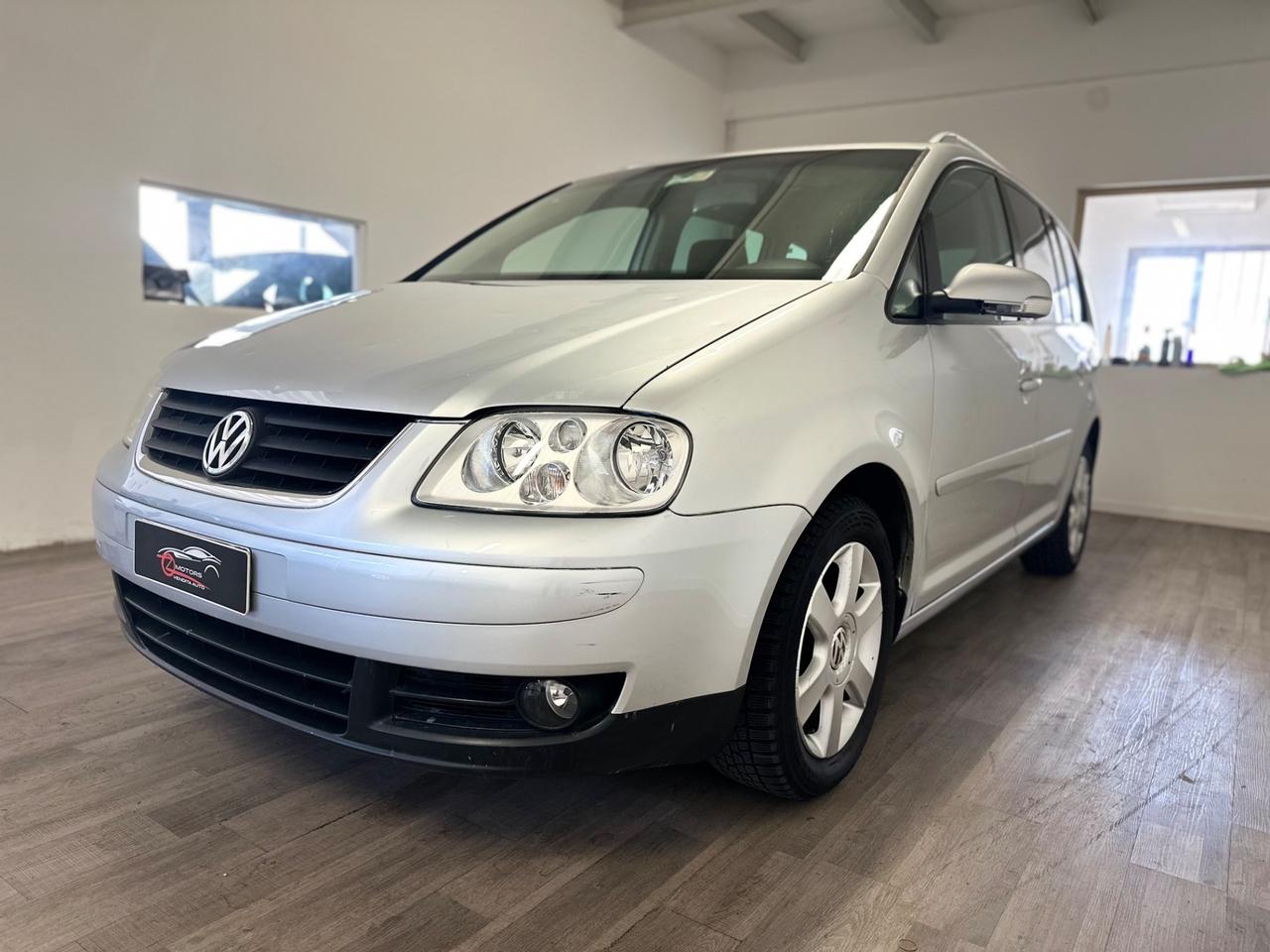 Volkswagen Touran 2.0 16V TDI DSG Highline 7 POSTI