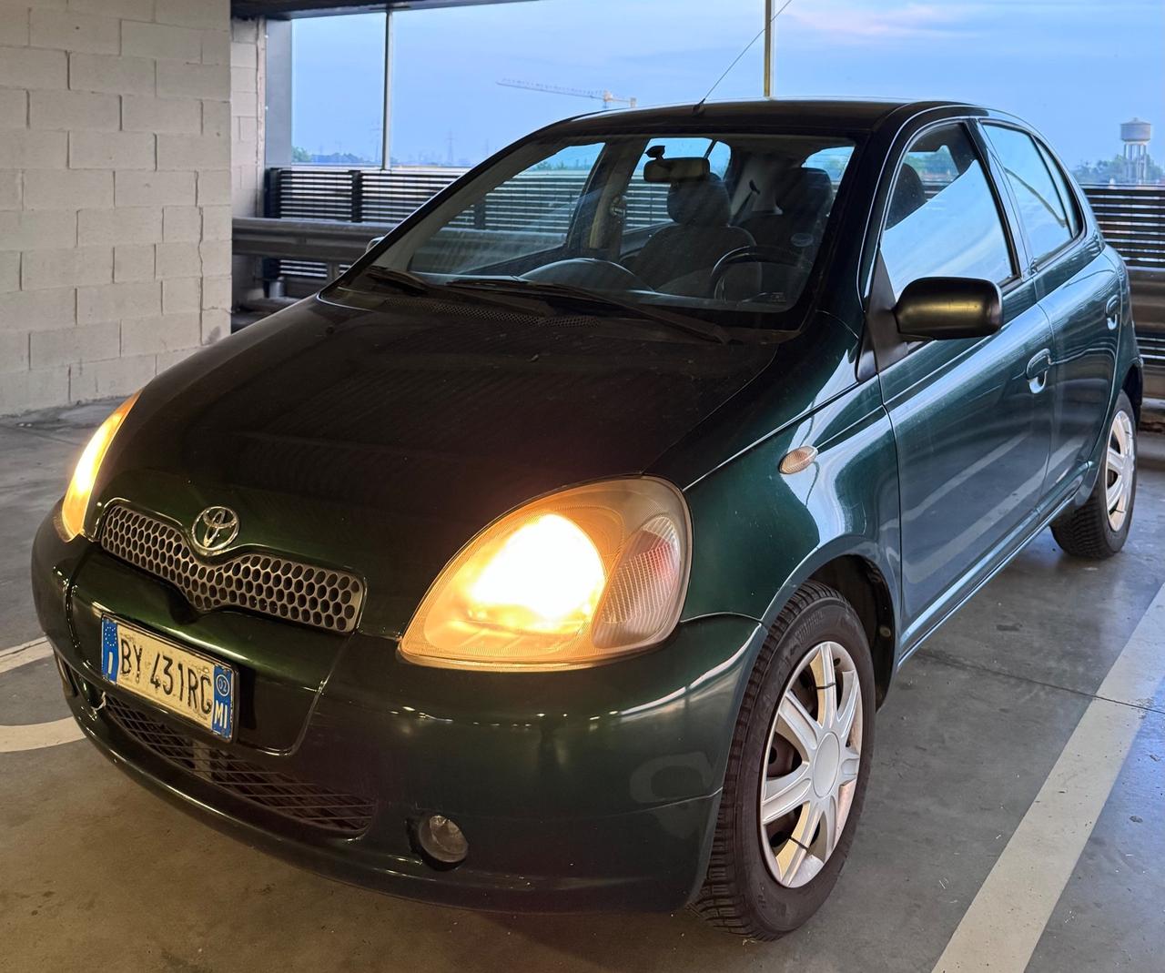 Toyota Yaris 1.3i 16V cat 5 porte Luna