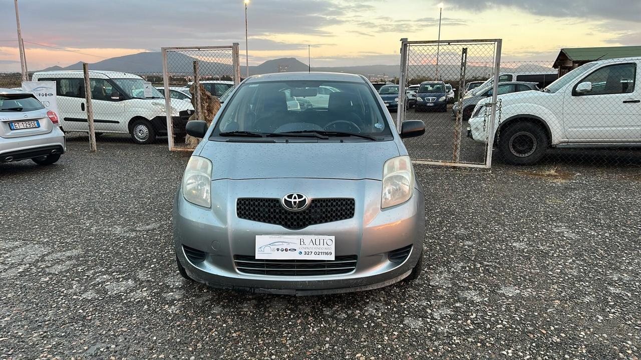 Toyota Yaris 1.0 benzina 5 porte