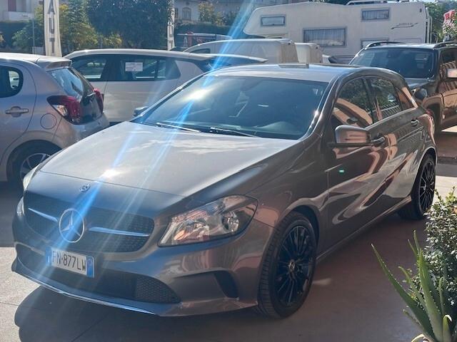 Mercedes-benz A 180 d Automatic Business UNIPRO