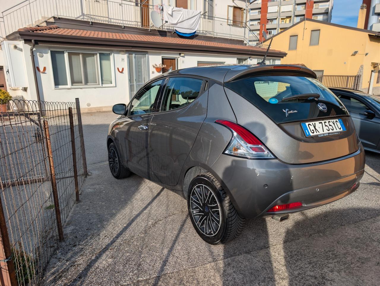 Lancia Ypsilon -NEOPATENTATI-NO BOLLO