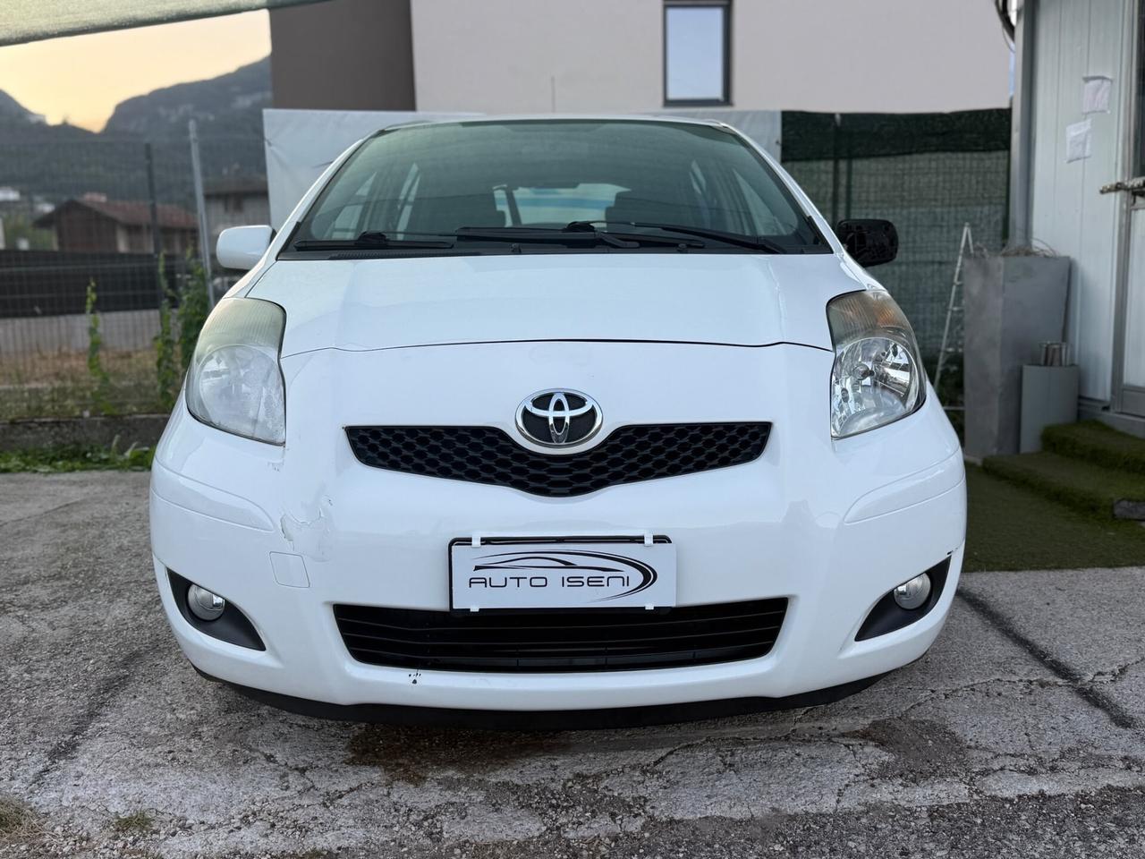 Toyota Yaris 1.3 5 porte SOLO 98.000 KM NEOPATENTATI OK