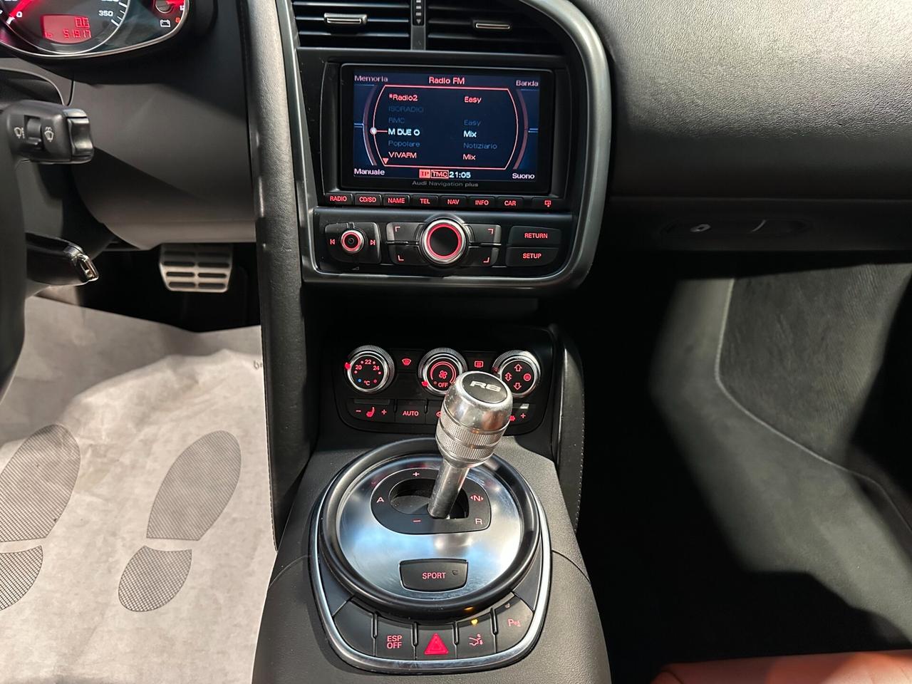 Audi R8 4.2 V8 FSI quattro R tronic - CERCHI 20?