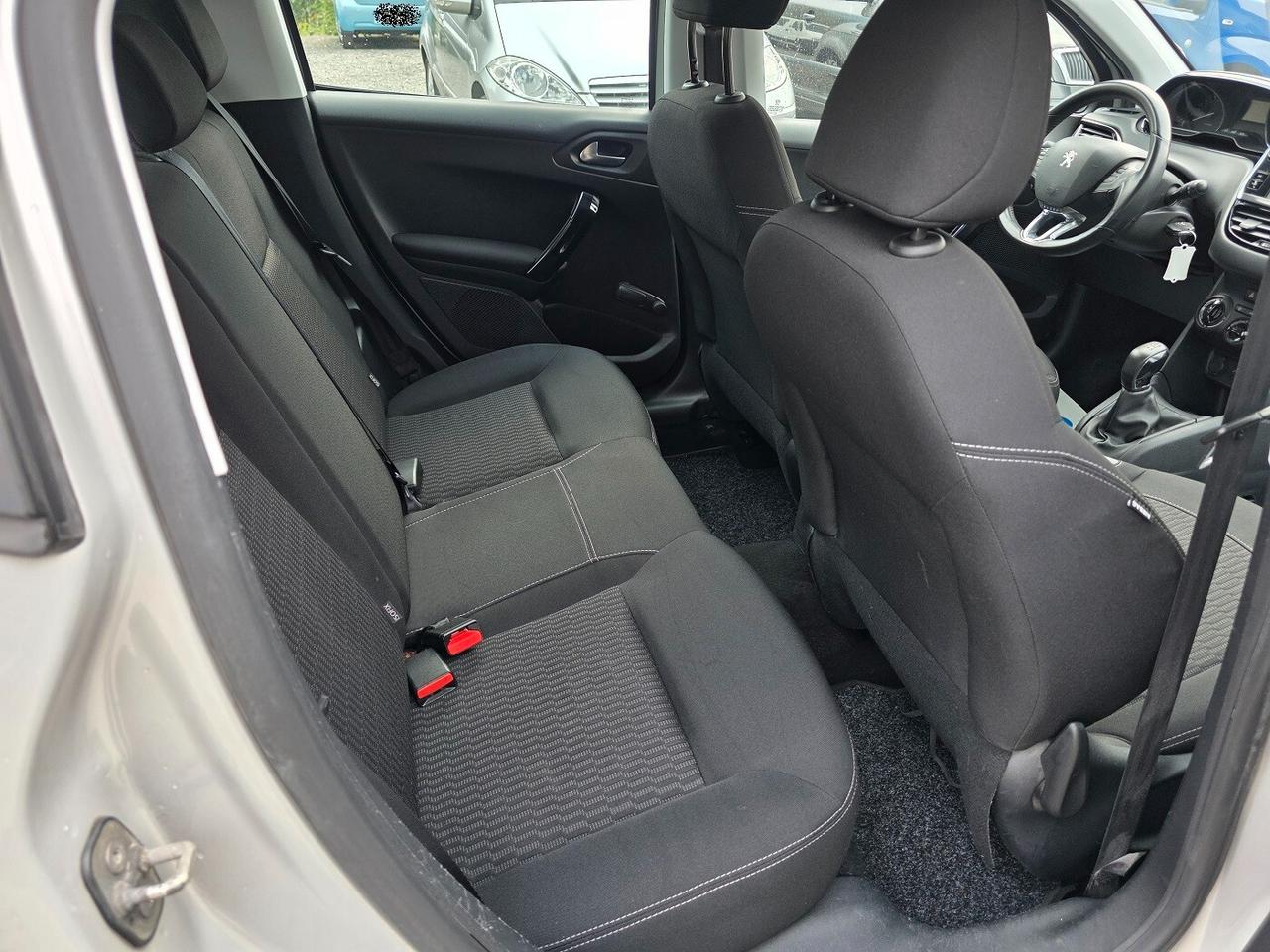 Peugeot 208 1.2 5 porte