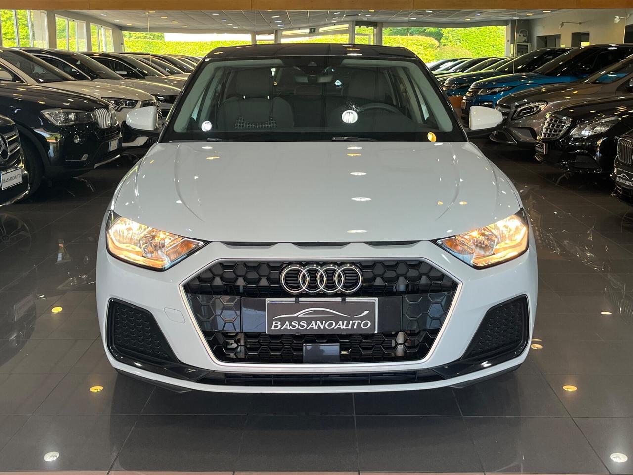 Audi A1 Sportback 25 1.0 tfsi Identity Black 77.000 KM!