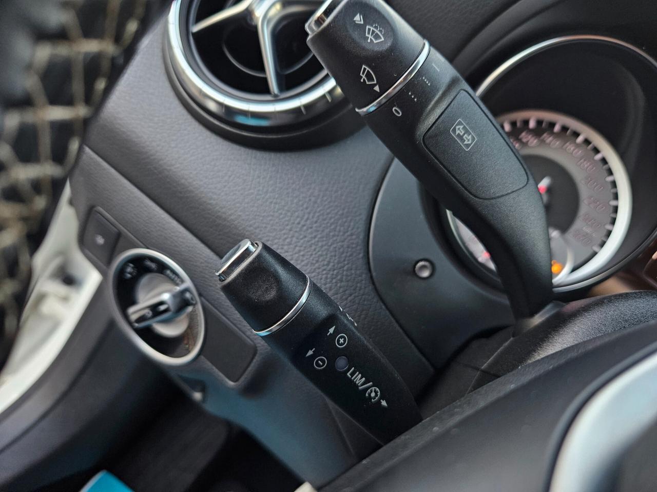 Mercedes-benz CLA 200 Berlina automatico