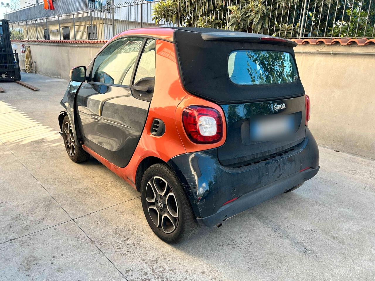 Smart ForTwo Cabrio 1.0 Benz 70CV Aut - 2016 Incidentata