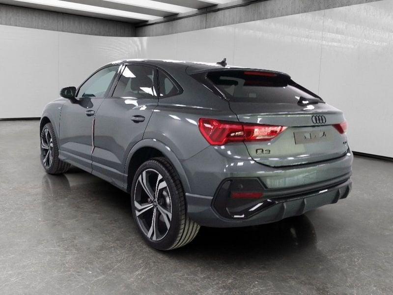 Audi Q3 Sportback 40 2.0 tdi Identity Black quattro 193cv s-tronic