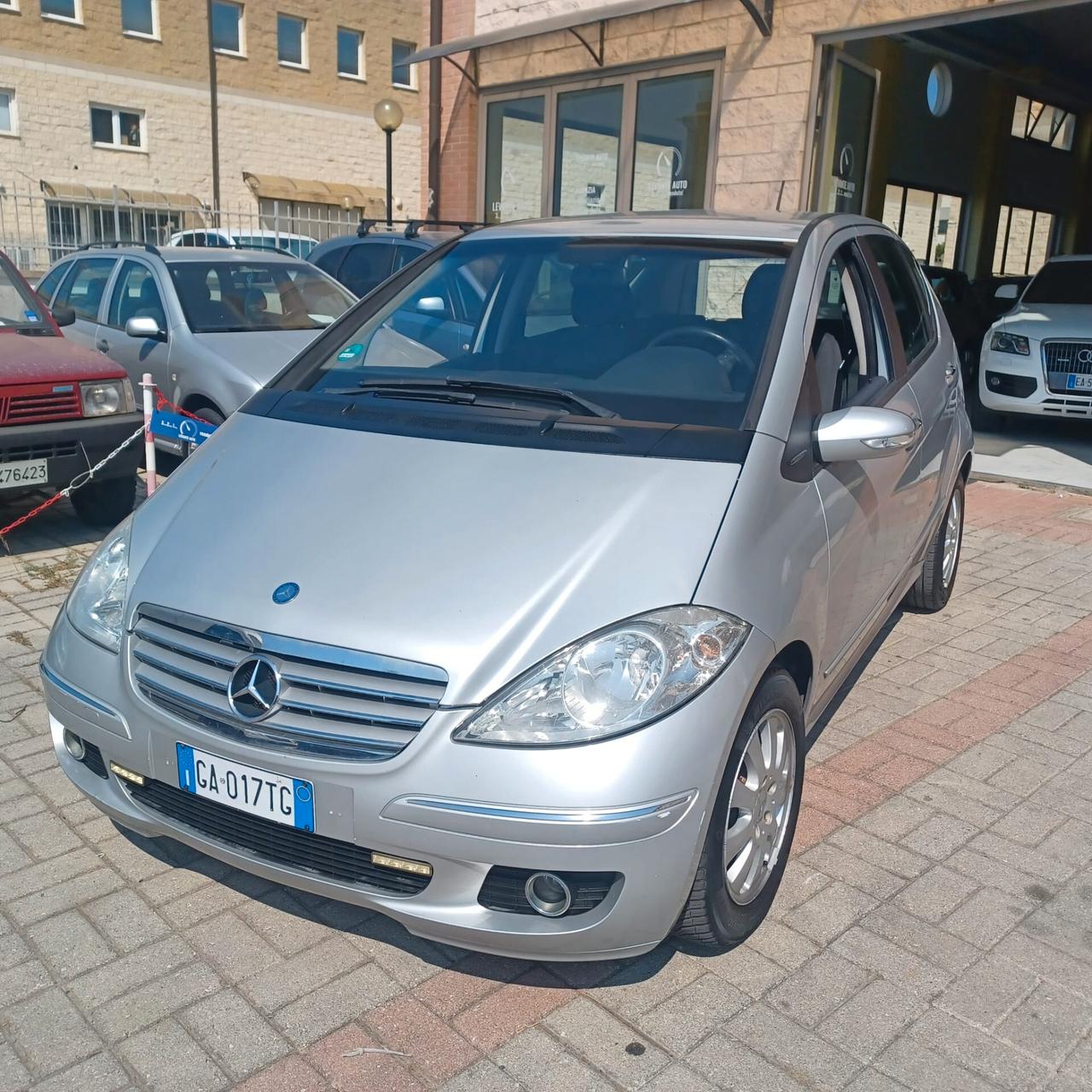 AUTOMATICA NEOPATENTATI CLASSE A 2.0TDI CON GANCIO DI TRAINO