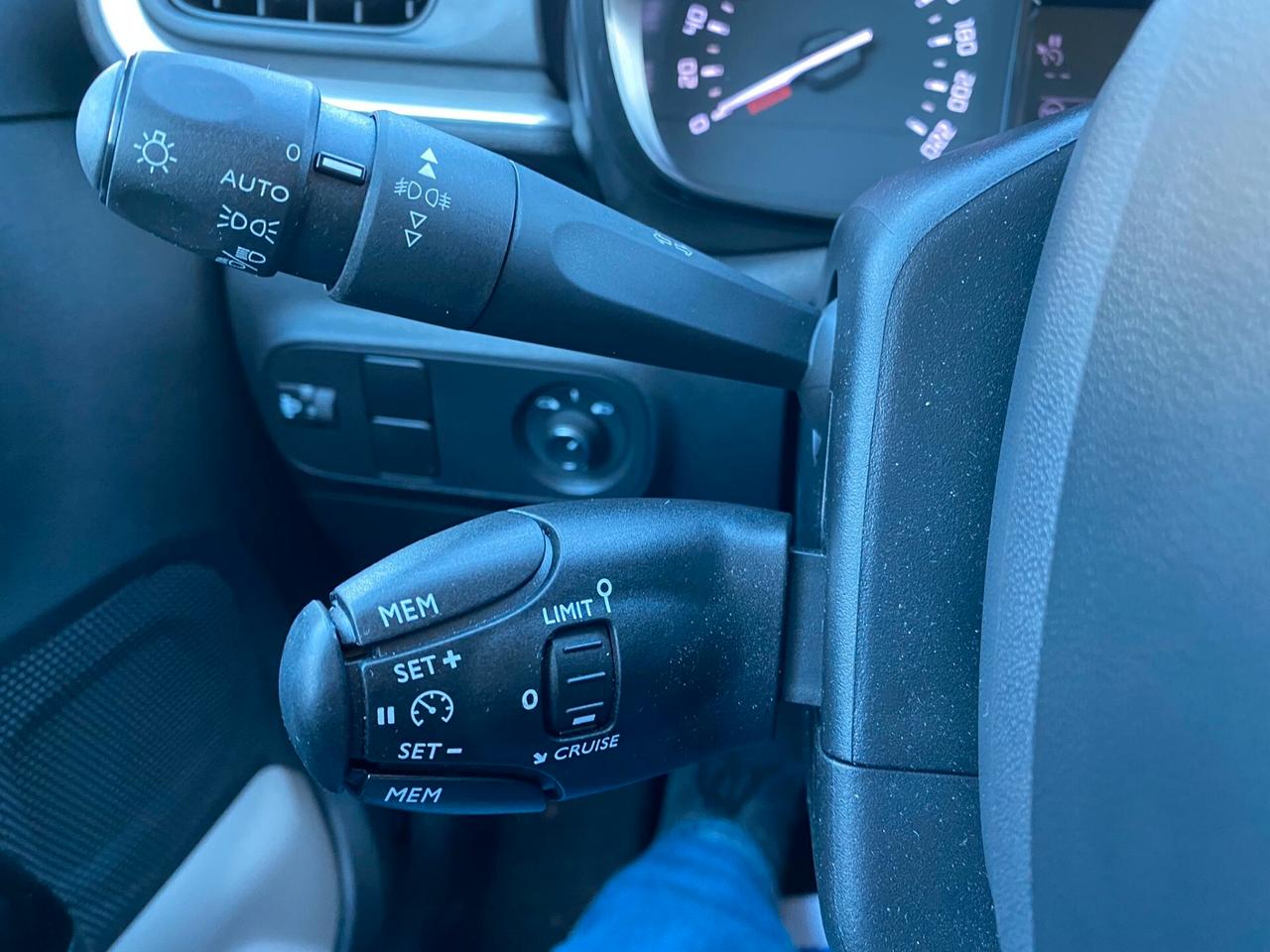 Citroen C3 PureTech 110 S&S Shine Pack Bi-Color 2023 6m