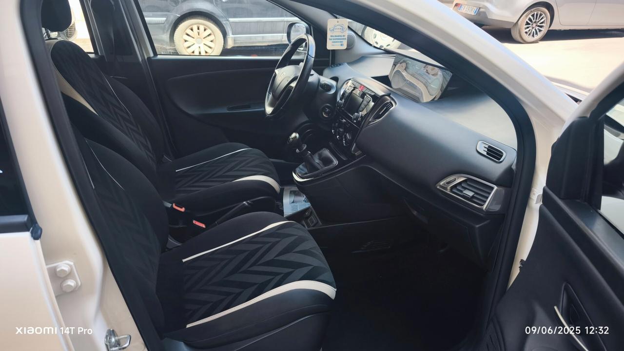 Lancia Ypsilon 1.2 69CV Gold SENSORI 2016