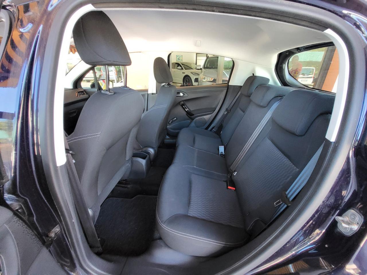 Peugeot 208 208-1.2 benz/gpl