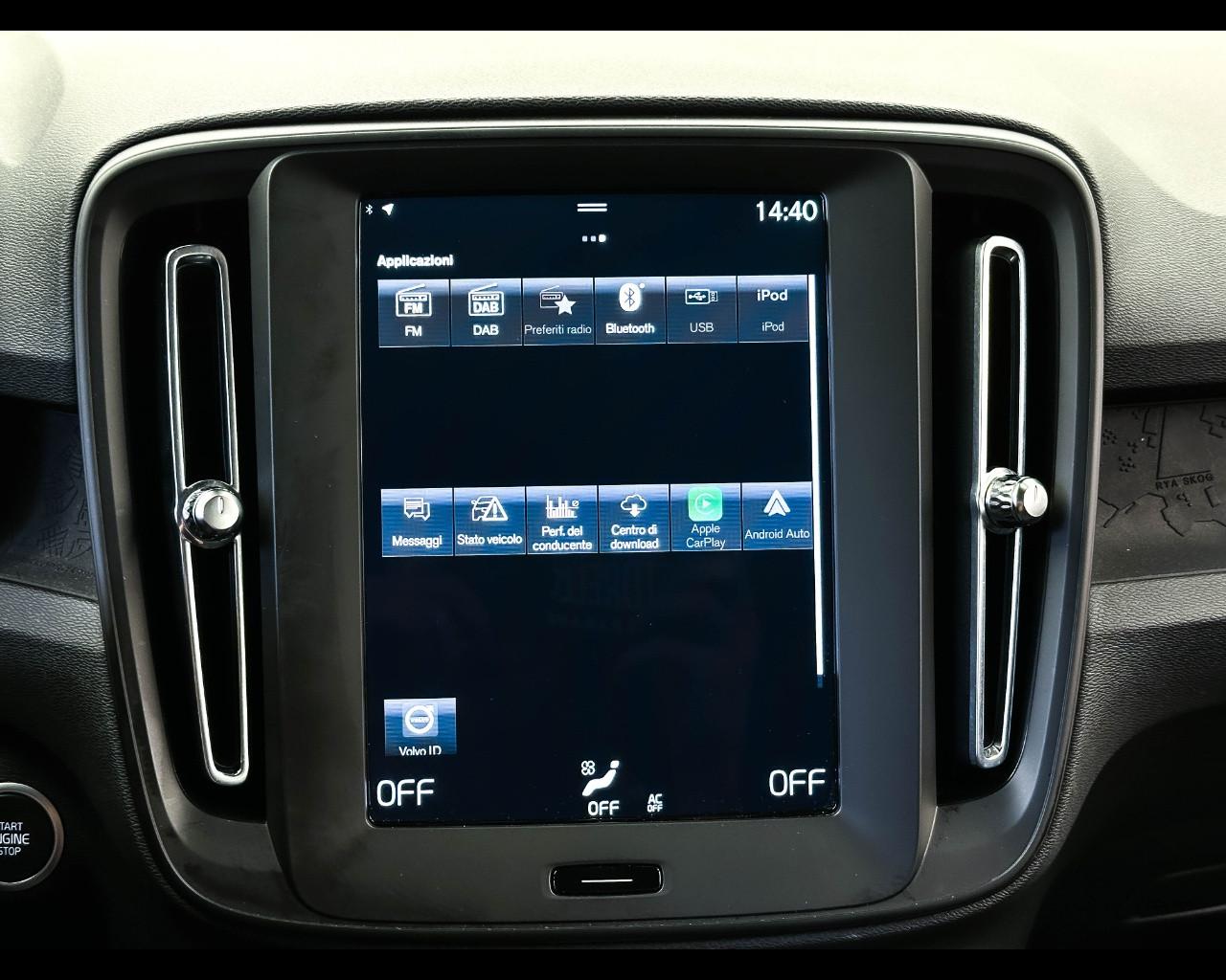 VOLVO XC40 T2 Momentum Core