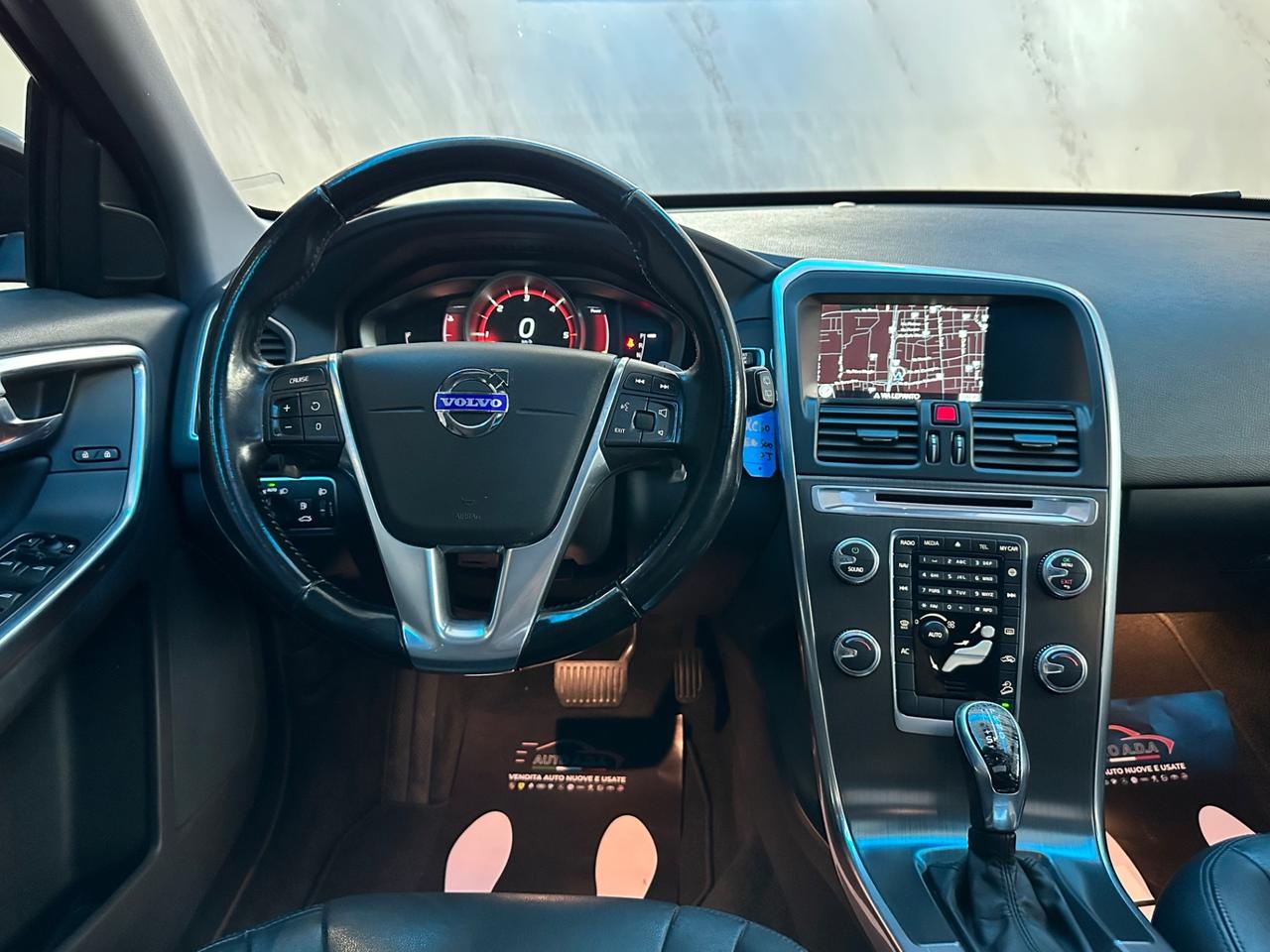 Volvo XC 60 XC60 D4 AWD Geartronic R-design Momentum N1