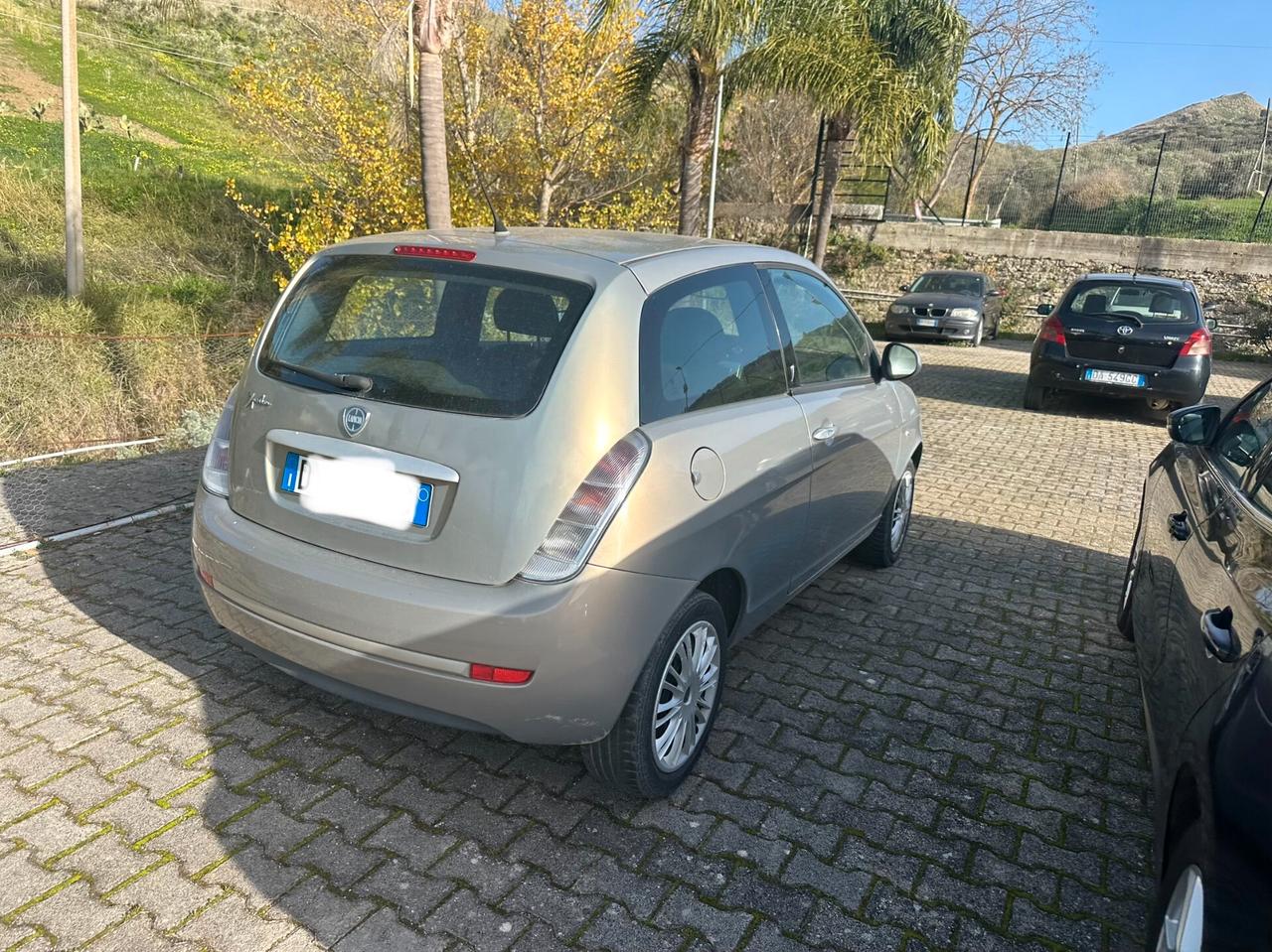 Lancia Ypsilon 1.3 MJT 75 CV Argento