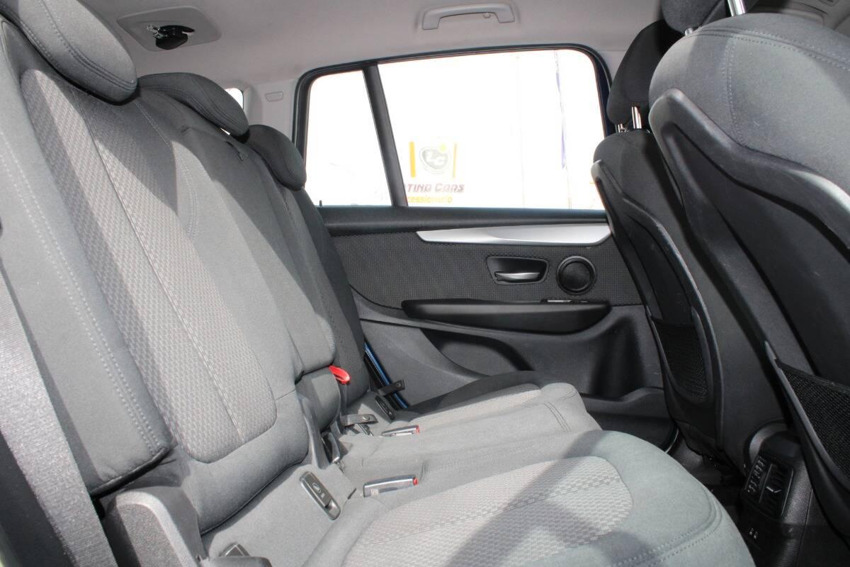 BMW Serie 2 216d Business 7 posti con Navigatore