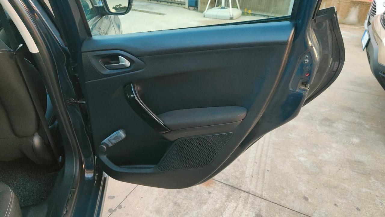 Peugeot 208 BlueHDi 75 5 porte Touch