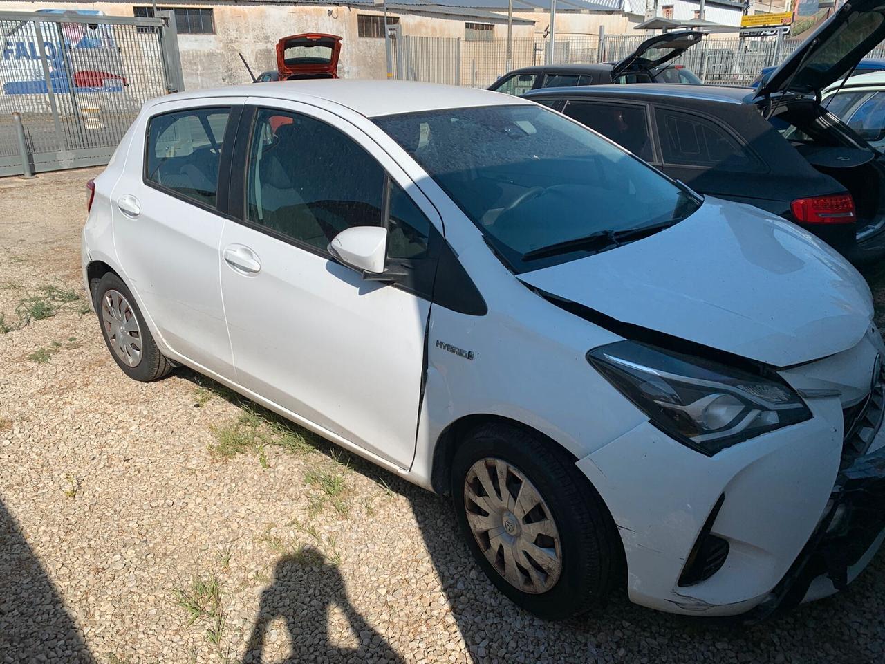 Toyota Yaris 1.5 Hybrid 26.000km sinistrata Airbag ok