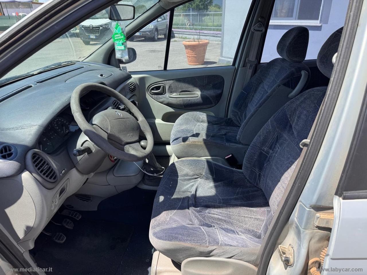 RENAULT Mégane Scénic 1.4 16V RXE
