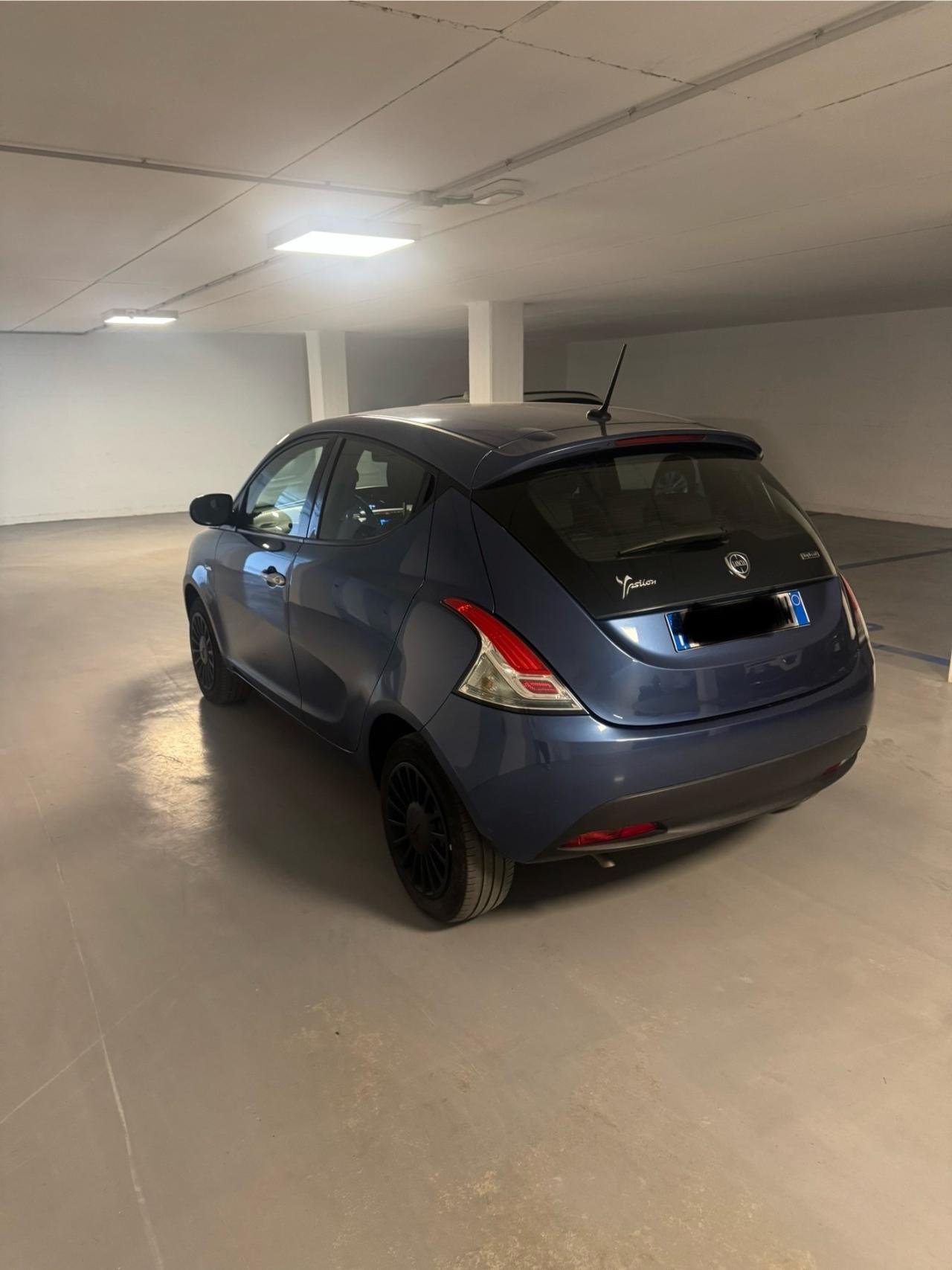 Lancia Ypsilon 1.0 FireFly 5 porte S&S Hybrid Silver
