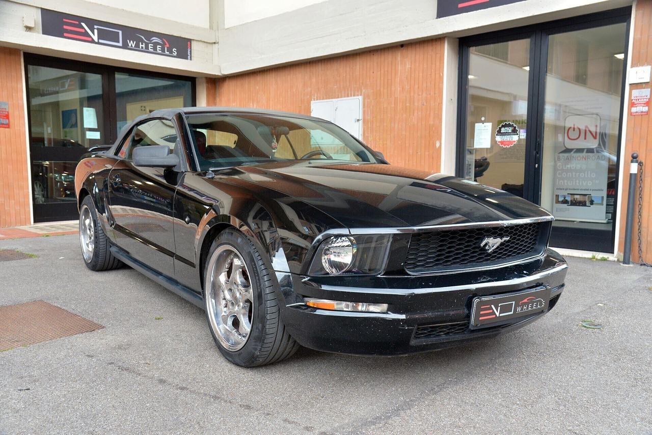 Ford Mustang 4.0 V6 cabrio a Firenze