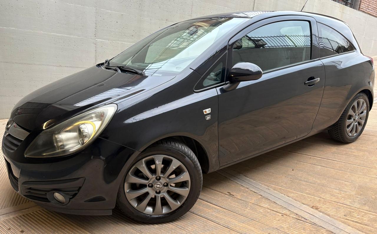 Opel Corsa 1.2 3 porte Club