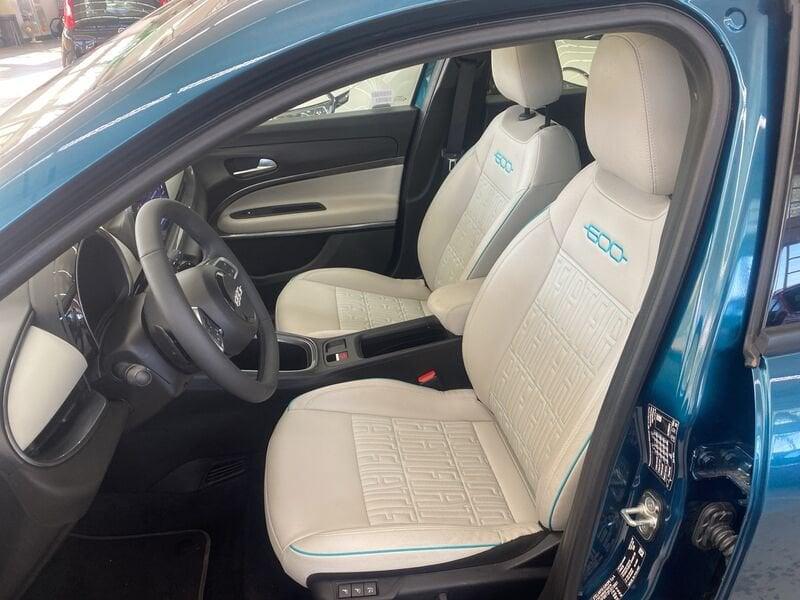 FIAT 600 (2023-->) Hybrid DCT MHEV La Prima