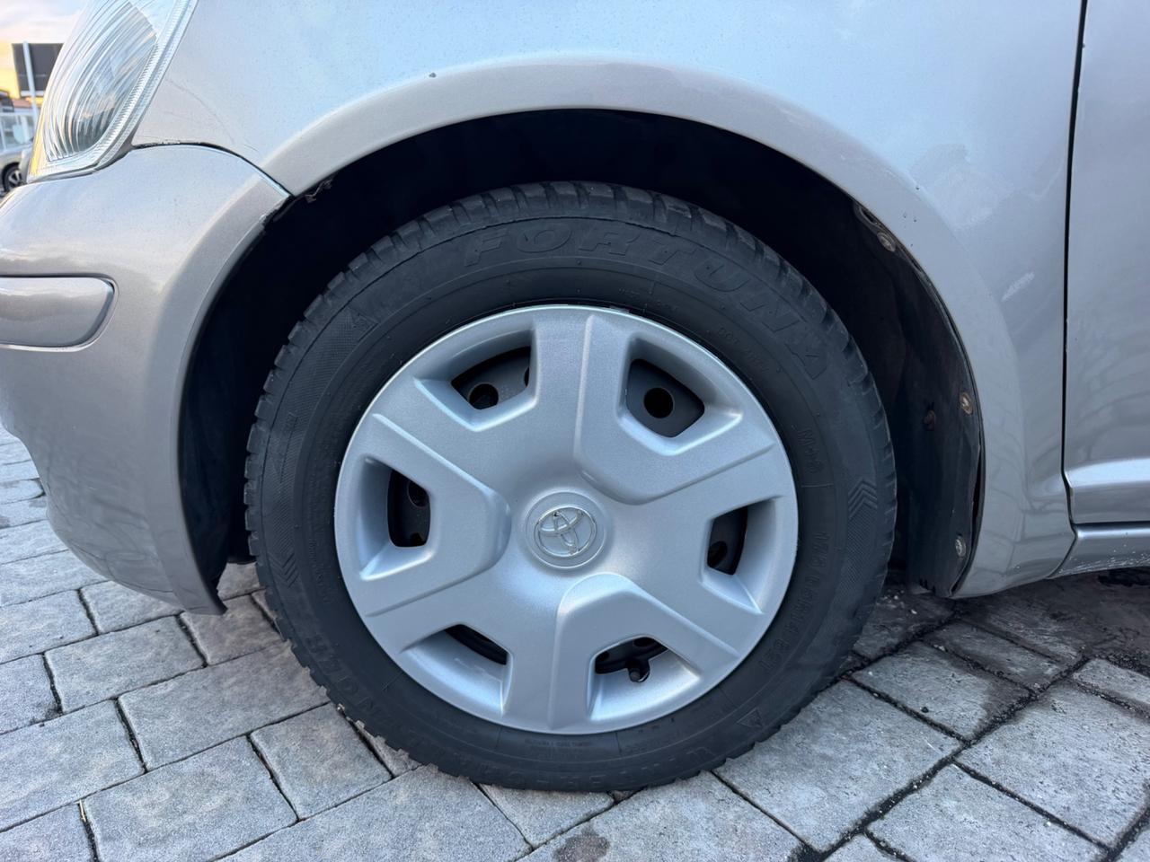 Toyota Yaris 1.3i 16V cat 5 porte Sol Blue