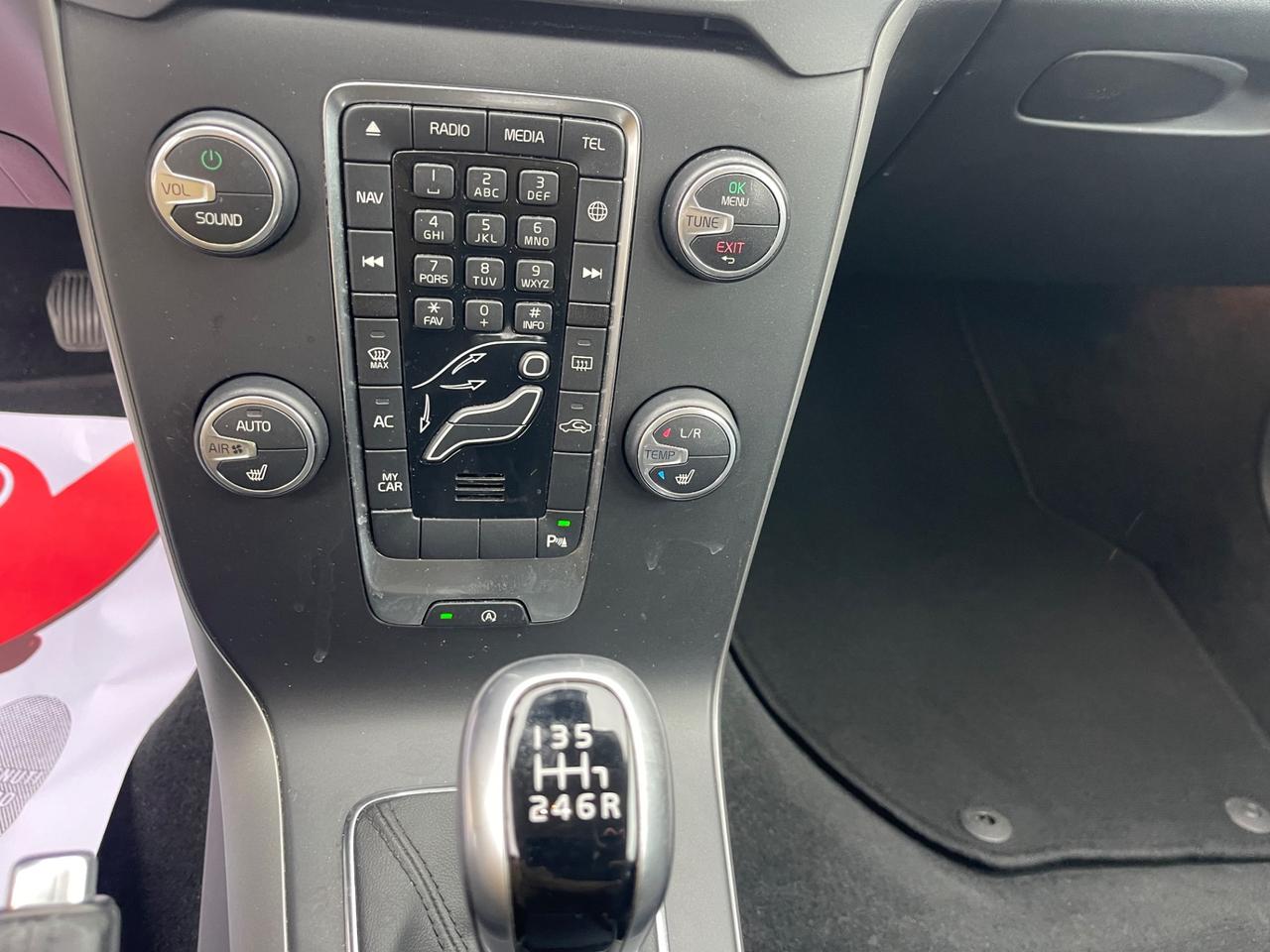 VOLVO V40 2.0D D2 120CV MANUALE FULL NAVI MY16