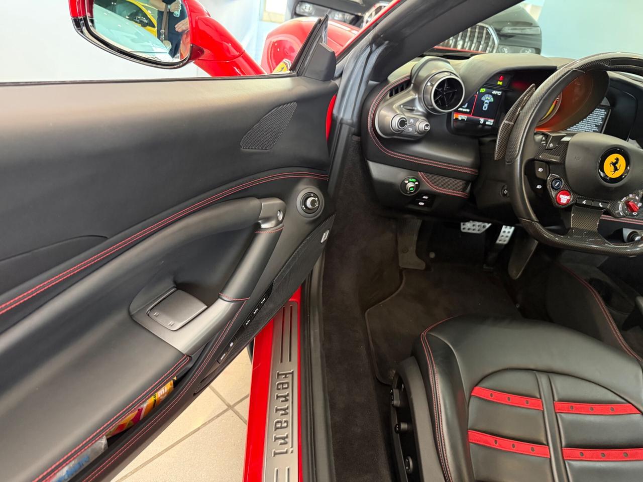 Ferrari F8 Tributo iva esposta tagliandata casa Madre