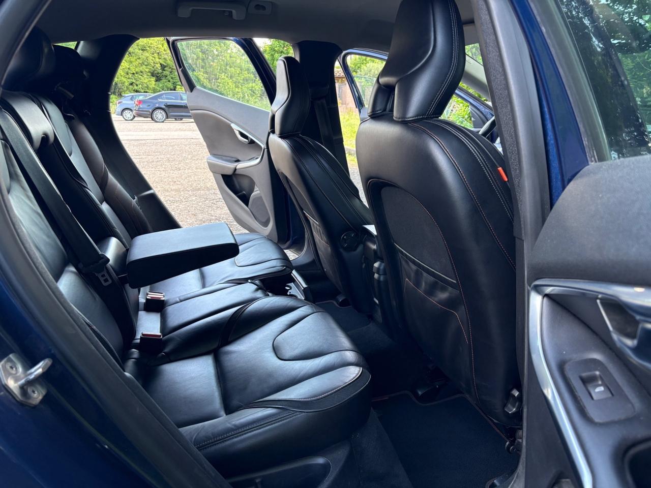 Volvo V40 D4 R-design Momentum Ocean 190cv EU6