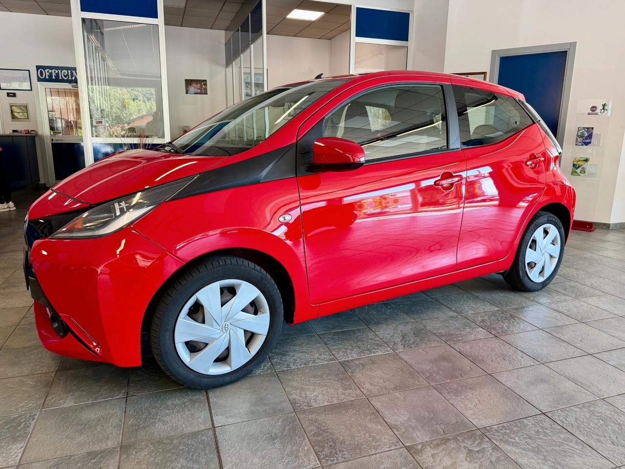 Toyota Aygo 1.0 VVT-i 69 CV 5 porte x-play