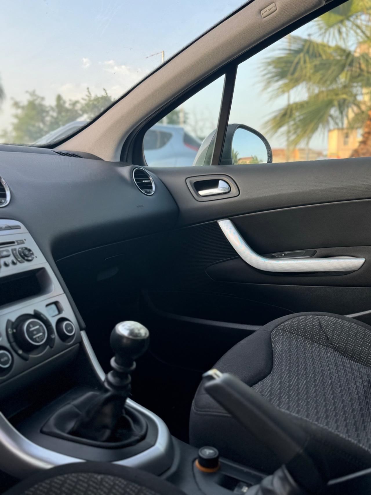 Peugeot 308 1.6 HDi 110CV SW Ciel Féline