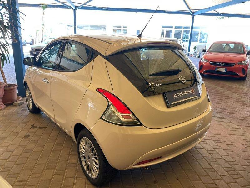 Lancia Ypsilon 1.2 69 CV 5 porte GPL Ecochic Silver