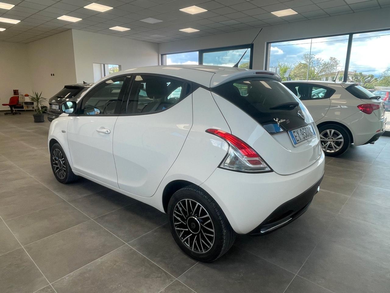 Lancia Ypsilon 1.2 69 CV 5 porte GPL Ecochic S Momodesign