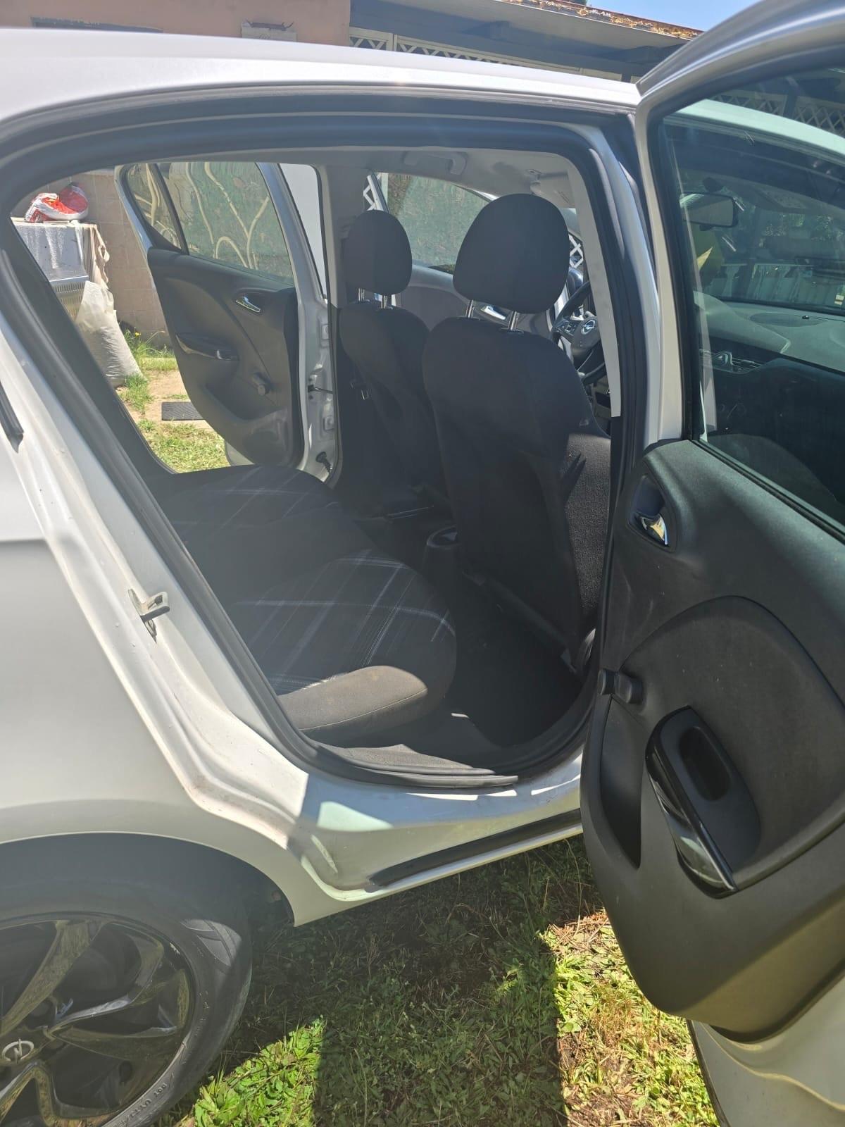 Opel Corsa 1.2 5 porte b-Color