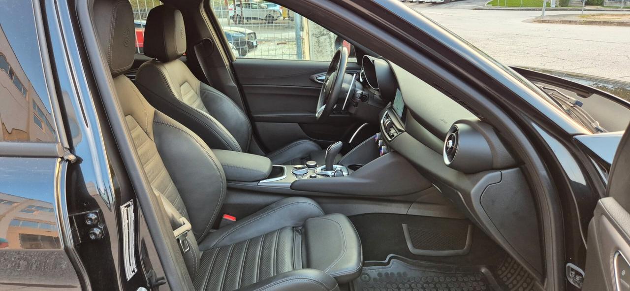 Alfa Romeo Giulia 2.2 TDi 210 CV AT8 AWD Q4 Veloce