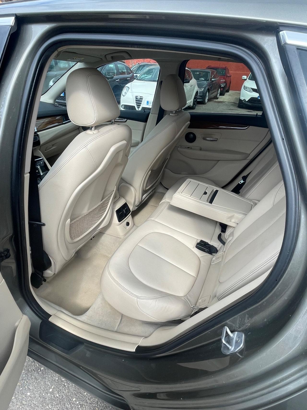 218d Active Tourer Luxury-STRAFULL -UNIPRO-RATE