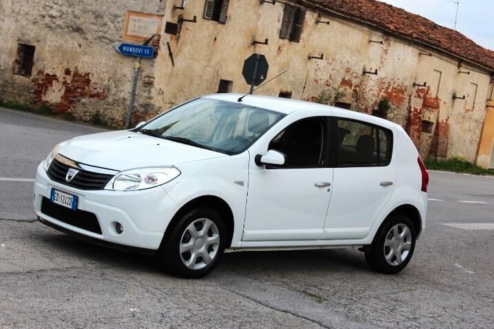 Dacia Sandero 1.2 16V Lauréate NEOPATENTATI CLIMATIZZATA PNEUMATICI MICHELINE ALPIN