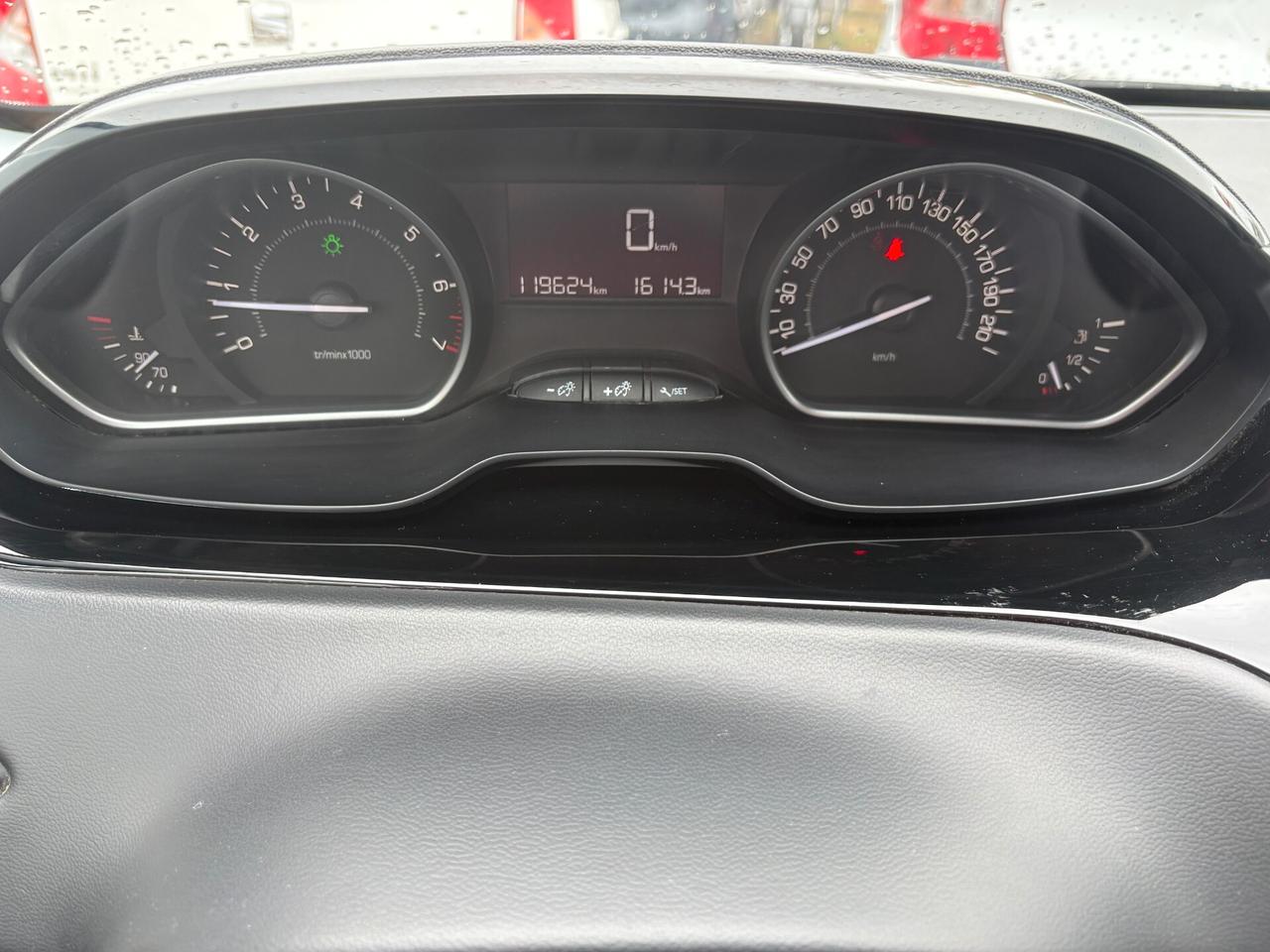 Peugeot 208 1.2 Benz -Allure-Unico proprietario