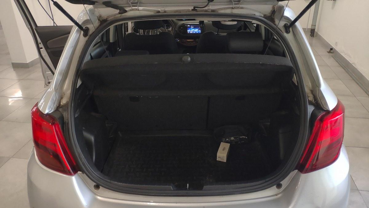 TOYOTA Yaris SOLO PER COMMERCIANTI AUTO SENZA GARANZIA