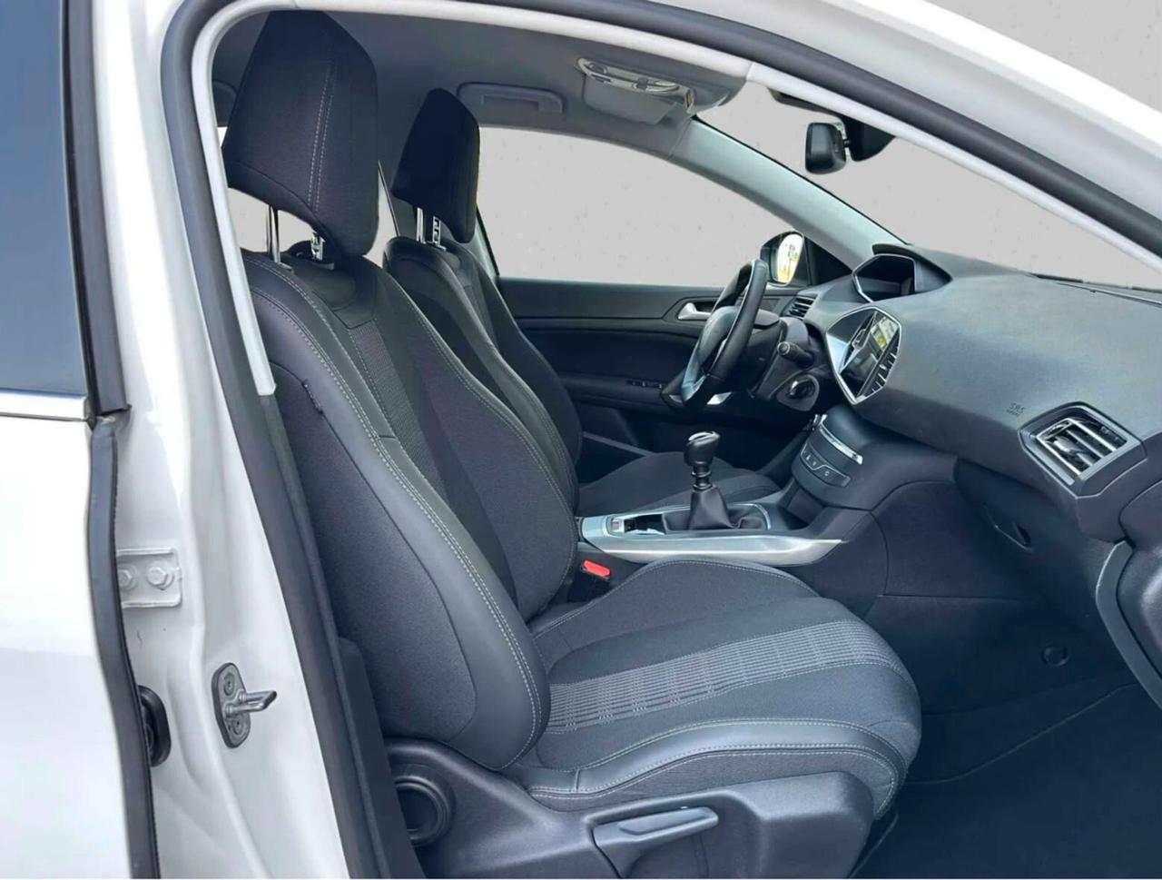 Peugeot 308 Berlina 5p. 1.5 bluehdi 131CV Allure