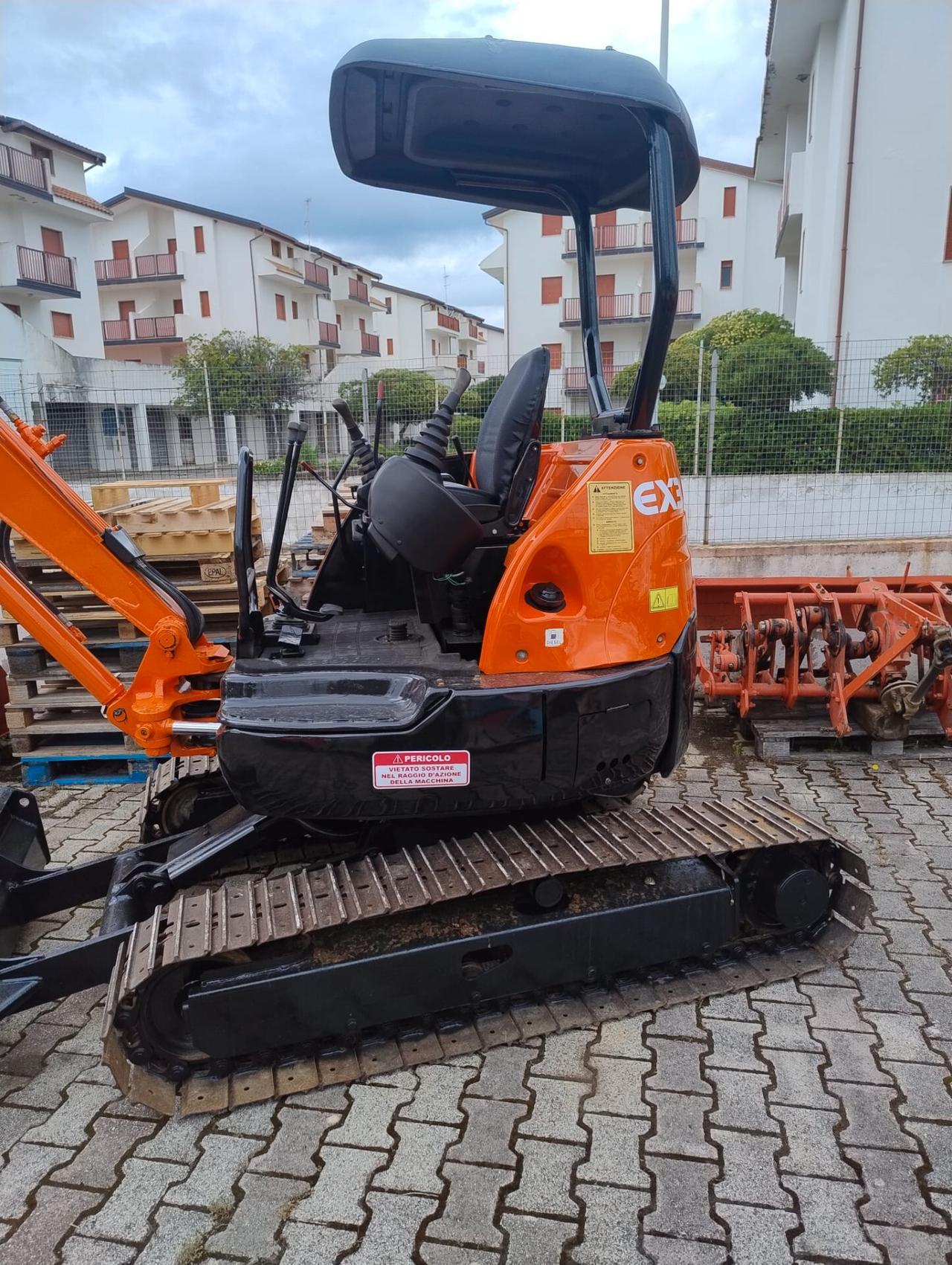 Escavatore Usato Hitachi EX 30- U (30 Quintali)