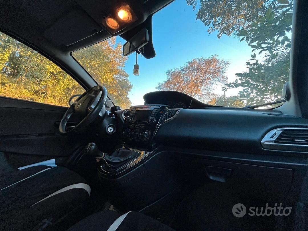 Lancia Ypsilon 1.2 69 CV 5 porte Unyca