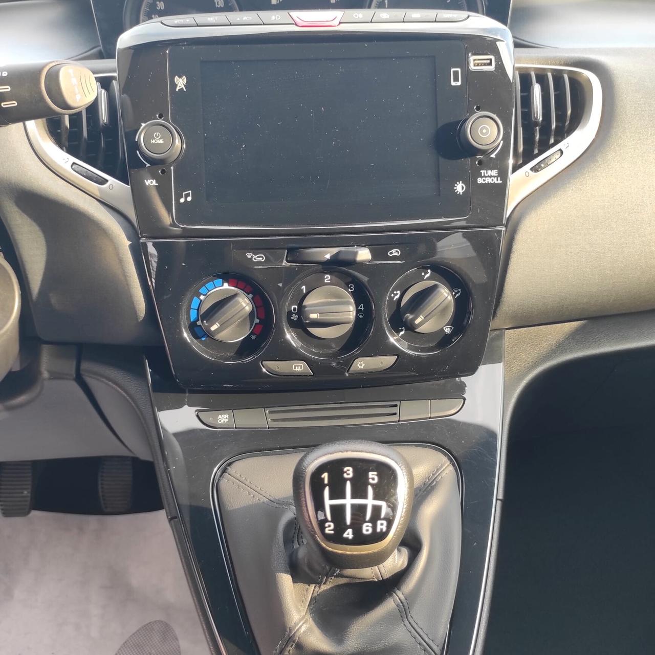 Lancia Ypsilon 1.0 Bz 70 Cv Hybrid Gold